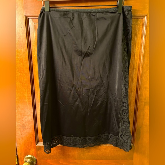 Kayser Other - KAYSER VTG Black Nylon Half Slip with lace side panel. Size M.
